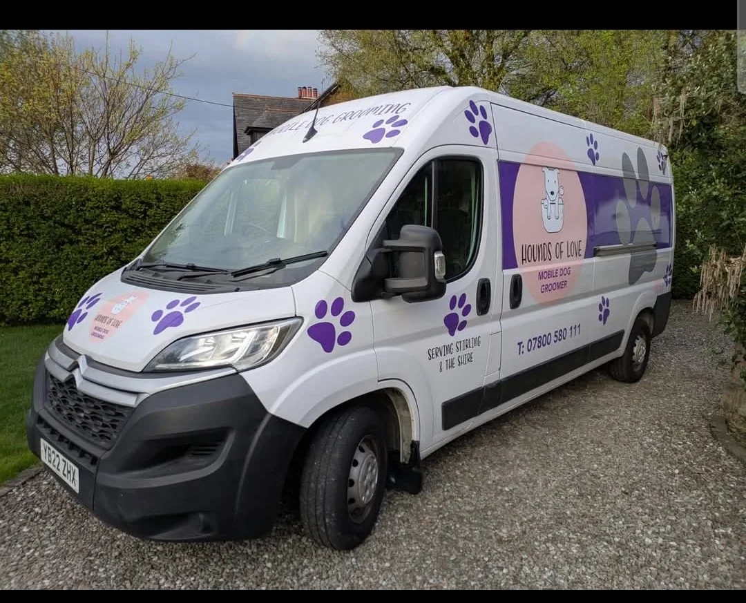 Side view of the Hounds of Love grooming van